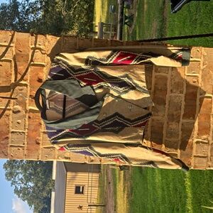 Southwest style top vintage, excellent condition size large with green collar